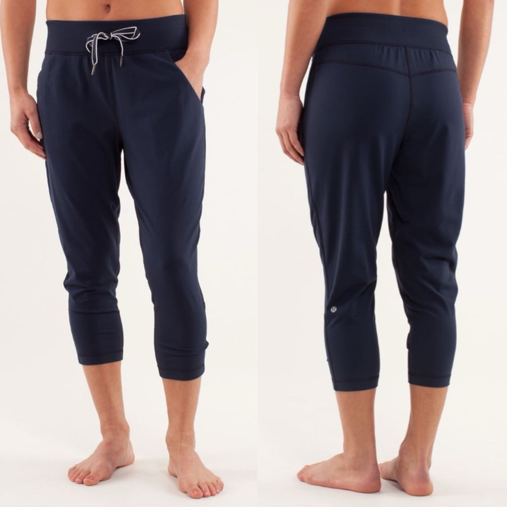 Women's Navy Cropped Performance Jogger Pants